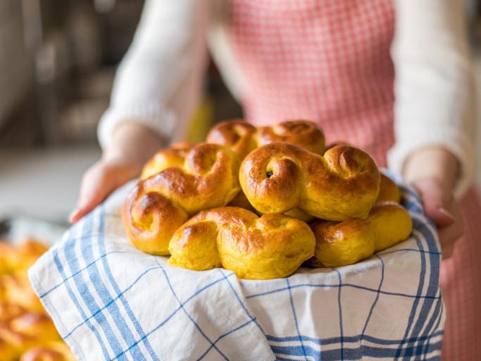 saffron-buns-bread